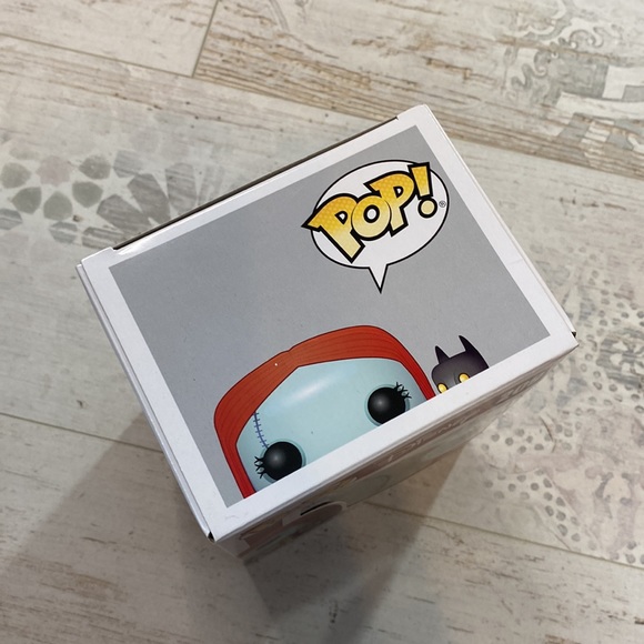 2/$100 Funko Pop Sally Seated #209 Disney Limited Edition Figure - Picture 8 of 9